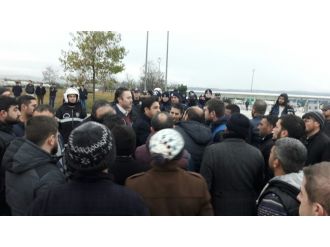 Otobanı trafiğe kapattılar