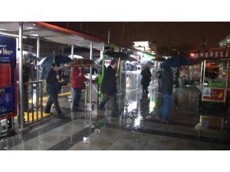 İstanbul’da yağış seferleri iptal ettirdi