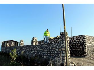 Eski komando kendine kale yaptı