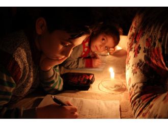 Mum ışığındaki hayatlar