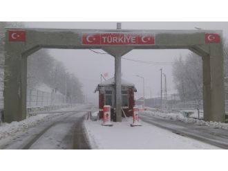 Dereköy Sınır Kapısı beyaza büründü