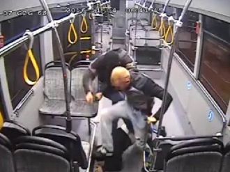 Demir sopalı saldırıya uğrayan otobüs şoförüne ikinci şok