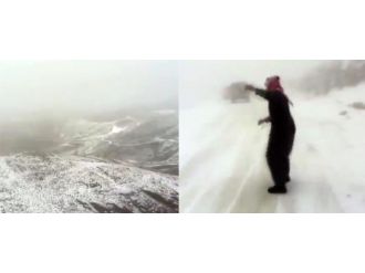Suudi Arabistan’a kar yağdı: İnsanlar kendinden geçti