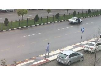 Sokak ortasında silahlı çatışma kamerada