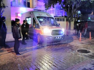 Bir ambulans 9 cansız beden