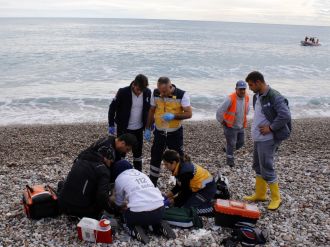 İki genci kurtardı, kendisi boğuldu