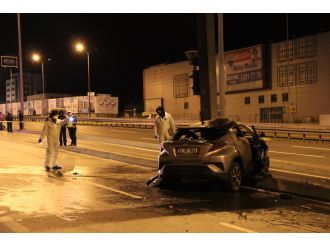 Otomobil alev aldı: 2 ölü