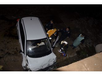 Dereye uçan otomobilde can pazarı: 1 ölü, 1 yaralı