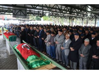 Yurttaki yangında ölen çocuk ile eğitmen toprağa verildi