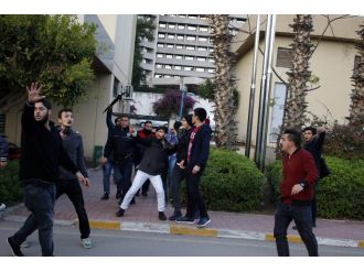 Üniversitede kavga hastaneye taşındı