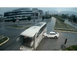 Taklalar atan otomobilden yürüyerek çıktı