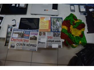 Terörist fotoğrafı ile Gülen kitabı yan yana