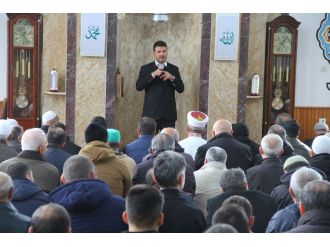 Cuma hutbesi işitme engellilere işaret diliyle aktarıldı