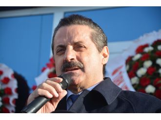 Bakan Çelik: İnsanlar çok, insanlık az