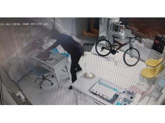 Yarım saat arayla iki kez soyuldu