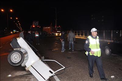 Otomobil ikiye ayrıldı: 2 ölü