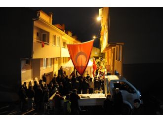 Bursalı şehidin evinde bayrak nöbeti