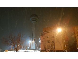 Ankara’da beklenen kar yağışı başladı