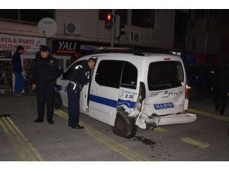 İzmir’de trafik kazası: 2’si polis 5 yaralı