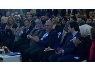 Otizmli genç kız Başbakan Yıldırım’dan büyük alkış aldı