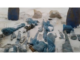 Şemdinli’de toprağa gömülü silah ve mühimmat bulundu