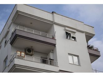 Gazete grafikeri evinde ölü bulundu