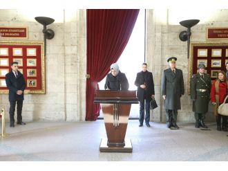 Bakan Kaya Anıtkabir Özel Defterini imzaladı