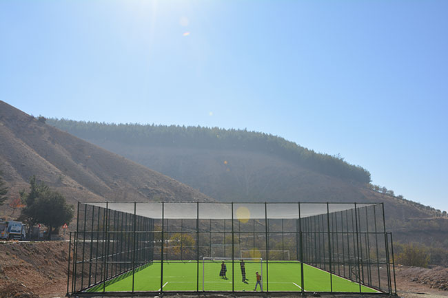 Büyükşehir Dereli Mahallesine Halı Saha Yapılıyor