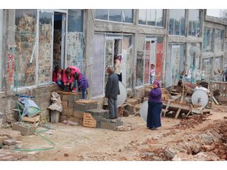 Fıstık Hali 60 Suriyeli aileye barınak oldu