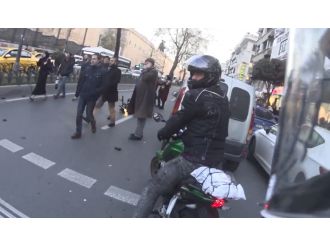 Motosiklet kadına böyle çarptı!