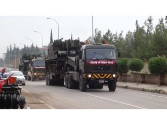 Sınıra askeri sevkıyat sürüyor