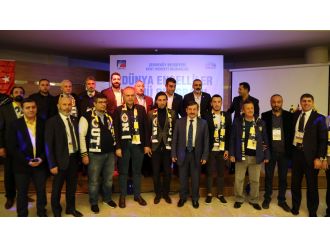 F.Bahçeli futbolcular engelli gençlerle buluştu