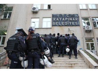 Diyarbakır’da iki belediyeye terör operasyonu