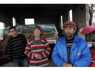 Derme çatma kulübede yaşam savaşı