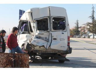 Tren minibüse çarptı: 6’sı engelli öğrenci 14 yaralı