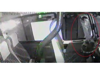 Minibüsteki paraları böyle götürdü