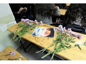 Aslı’nın sırası çiçeklerle donatıldı