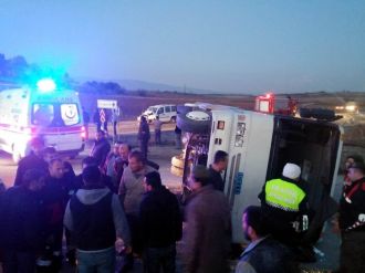 3 araç birbirine girdi: 21 yaralı