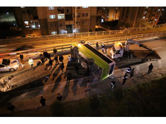 Kocaeli’nde halk otobüsü devrildi: 10 yaralı