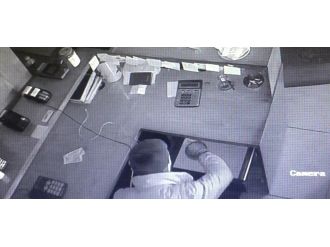 Sadece 1 TL’leri çaldı