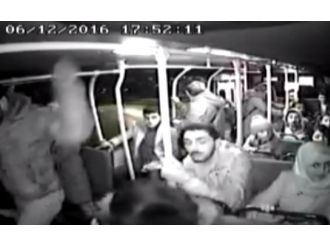 Devrilen otobüste yaşanan panik kameraya yansıdı