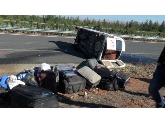 İşçileri taşıyan minibüs devrildi: 13 yaralı