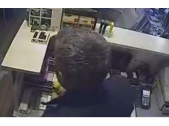 Kasayı boşalttı, kirli bezi bırakıp kaçtı