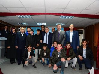 Sanayide çalışan çıraklar üşümeyecek