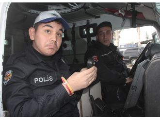 Engelliler polis oldu: Yakınları gözyaşlarına boğuldu