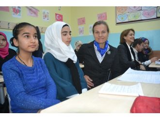 AB büyükelçilerinden Suriyeli öğrencilere ziyaret