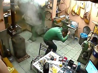 Soba bomba gibi patladı