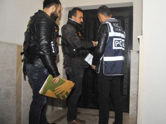 İzmir’de FETÖ operasyonu: 15 gözaltı