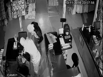 Maskeli hırsızlar 70 bin TL’lik sigara çaldı