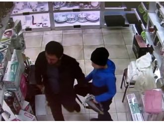 Çocuğa hırsızlık yaptırırken güvenlik kameralarına yakalandılar